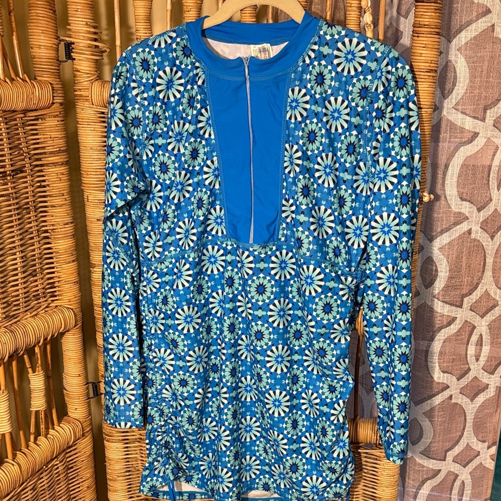 Sheshow Daisy Print Blue Women's Sun pool beach shirt NWOT